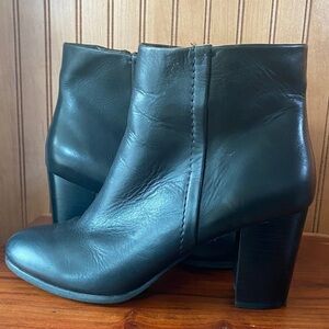 Vionic Womens Perk Kennedy Boot Black Leather. Sleek modern minimalist size 9.5